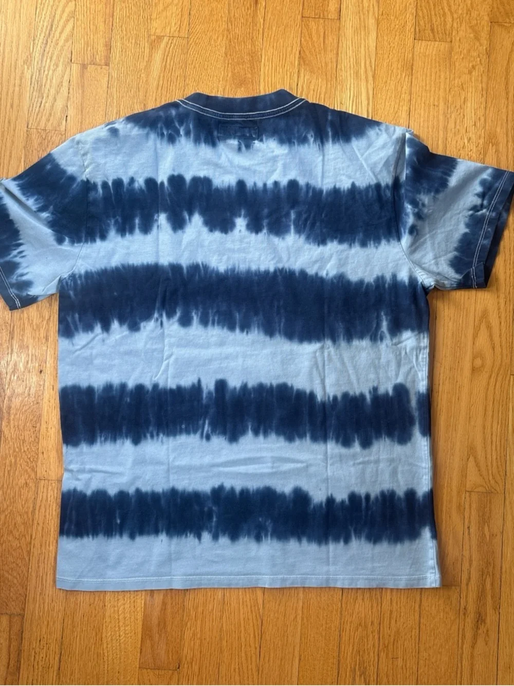 GUESS Navy and Light Blue Tie-Dye Logo Tee - Picture 3 of 4